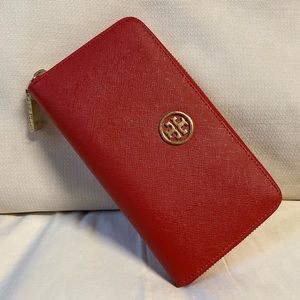 NWOT Tory Burch Robinson Leather Wallet